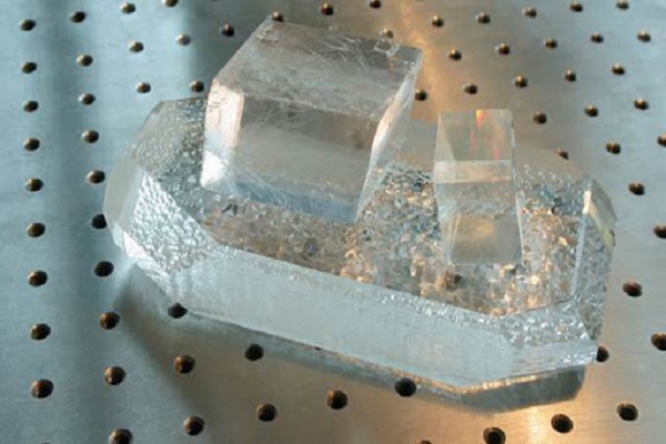 Birefringent Optical Crystals Quartz